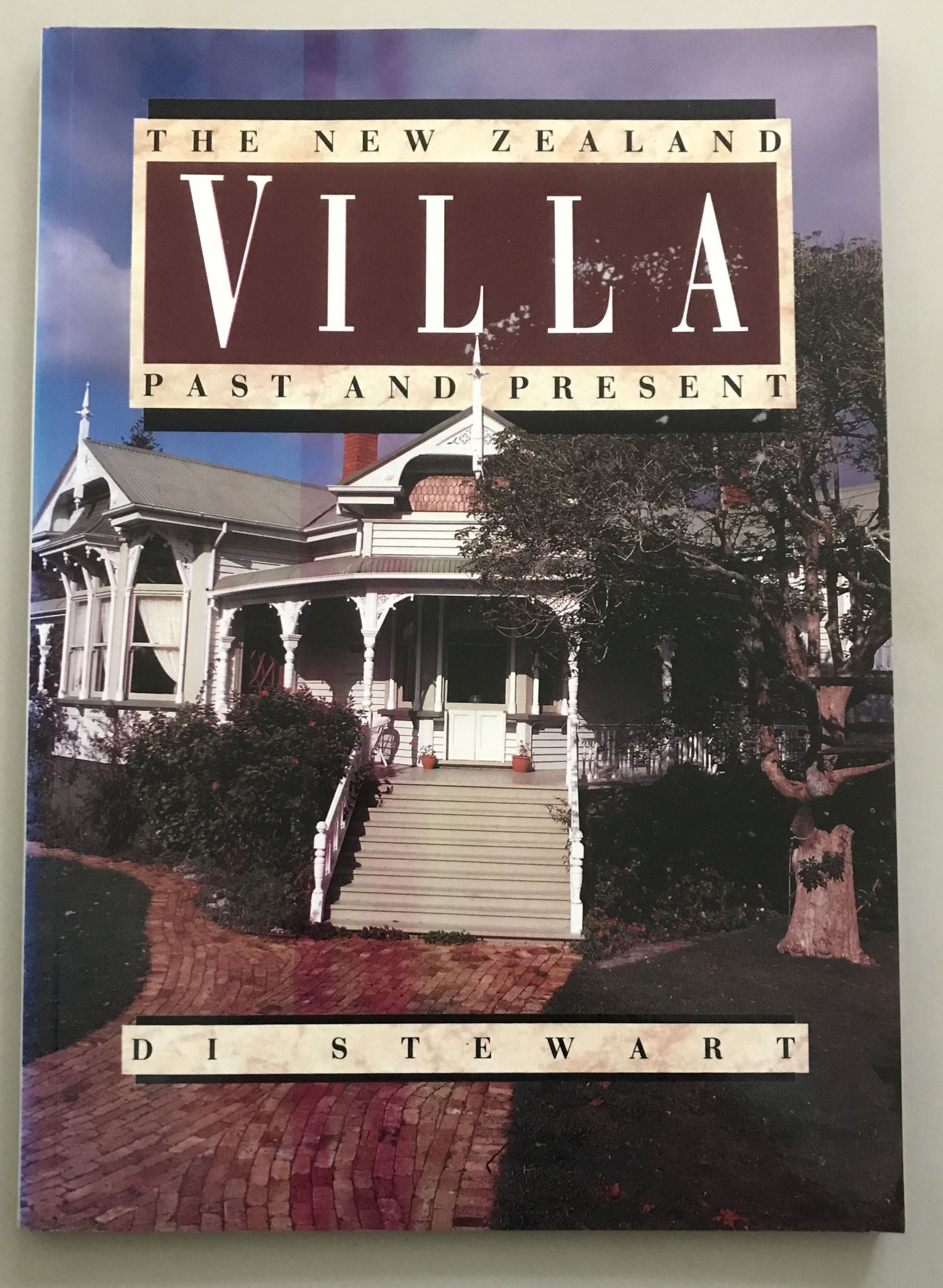 The New Zealand Villa Past and Present by Di Stewart